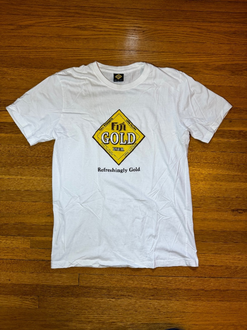 Fiji Refreshingly Gold Beer T-Shirt Size Large